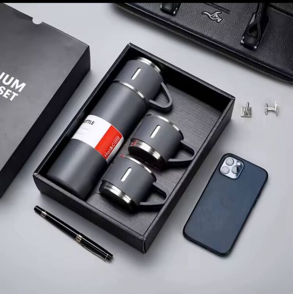 HIGH QUALITY 3IN1 STAINLESS STEEL VACUUM FLASK 500ML(COMES IN A BEAUTIFUL BLACK BOX)